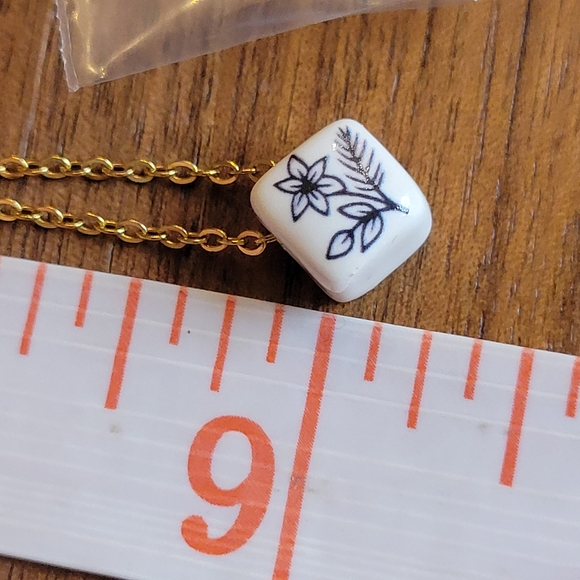 Gold Floral Ceramic Pendant Necklace 18" - Picture 8 of 11